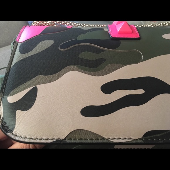 Valentino Rockstud leather shoulder bag - Picture 8 of 8